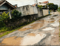 Jalan Lingkungan Rusak Parah, Warga Gang Kantil Bandar Jaya Barat Minta Perhatian Bupati Lampung Tengah
